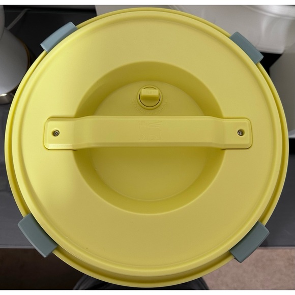 STANLEY Adventure Fast Flow 2 Gal Water Jug, POMELO YELLOW - Picture 4 of 9